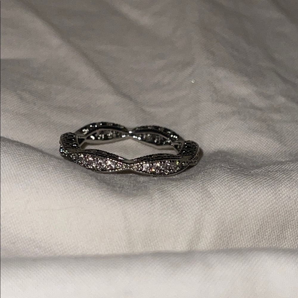 Elegant Silver Twisted Band Ring Size 7